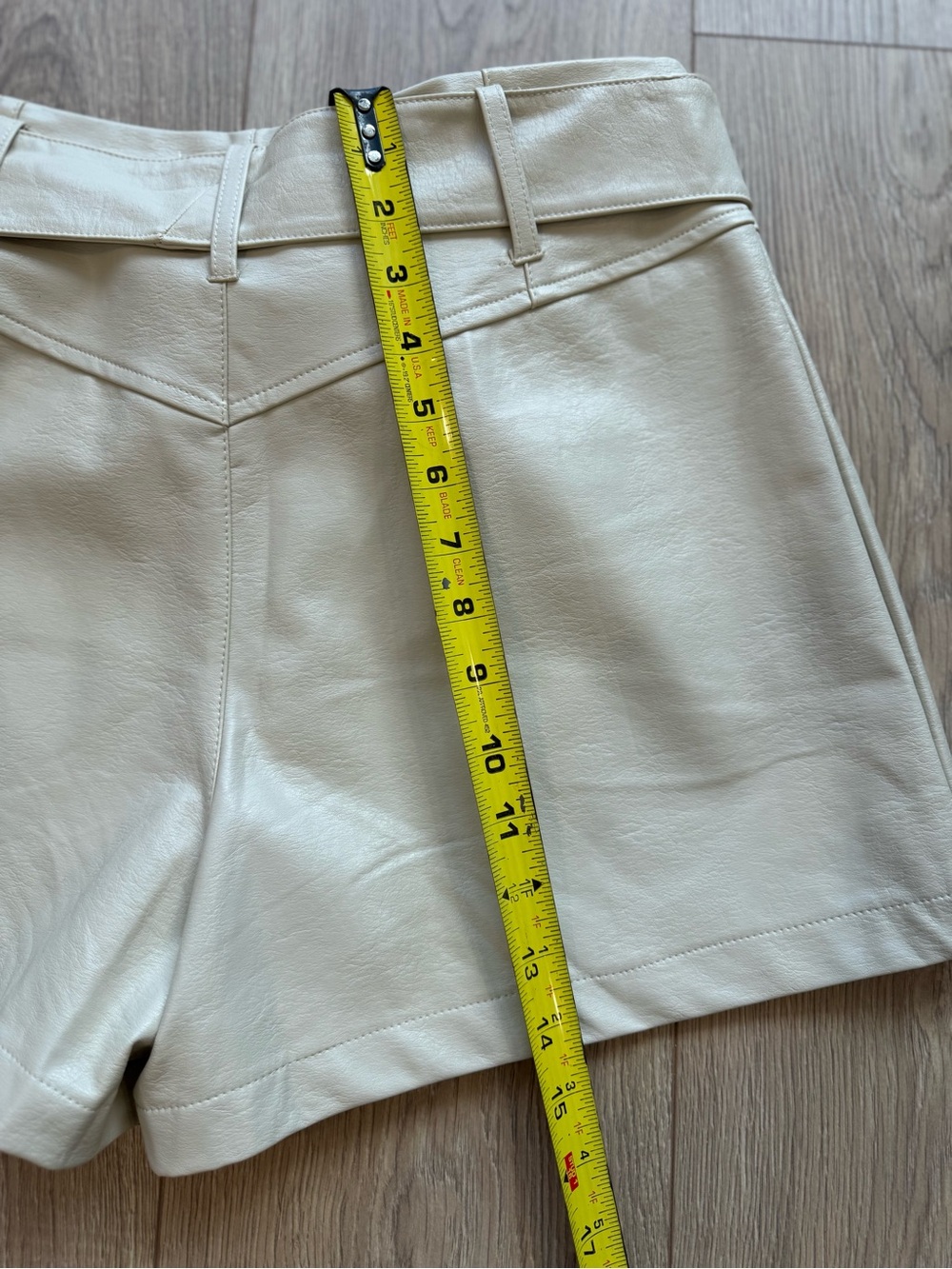 High-Waist Tie-Belt Leather Shorts in Pleather Faux Leather Cream - Picture 7 of 10